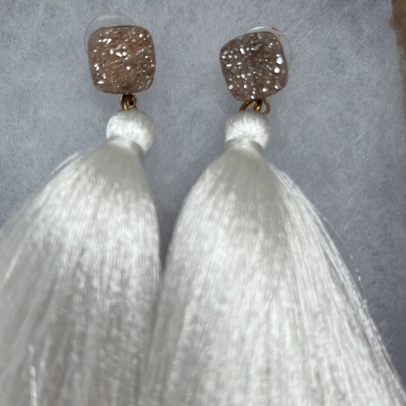 Vivian Drew White Tassle Earrings - Picture 3 of 4